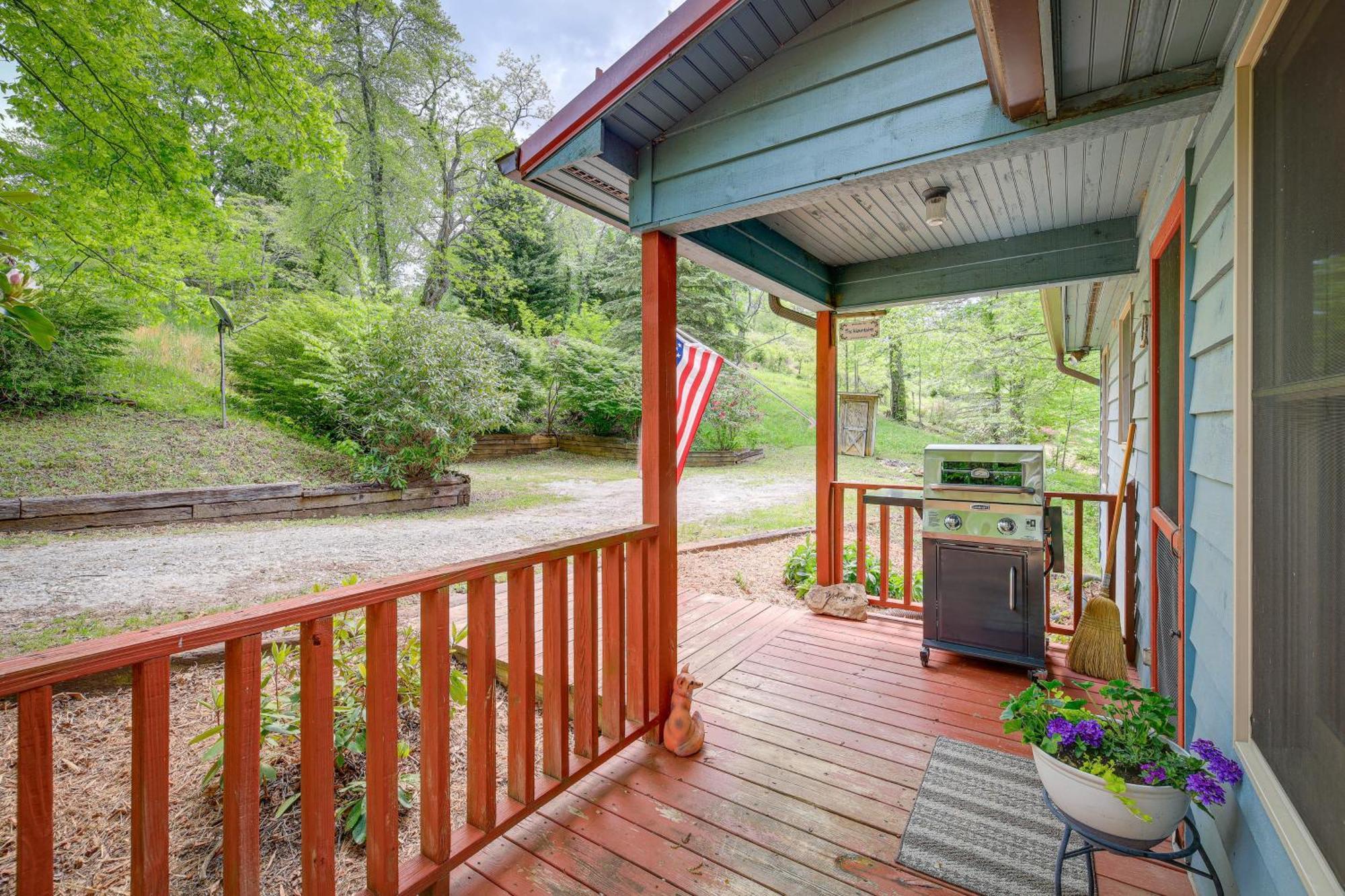 Quaint Blue Ridge Cabin Rental With On-Site Stream! Sparta Eksteriør billede
