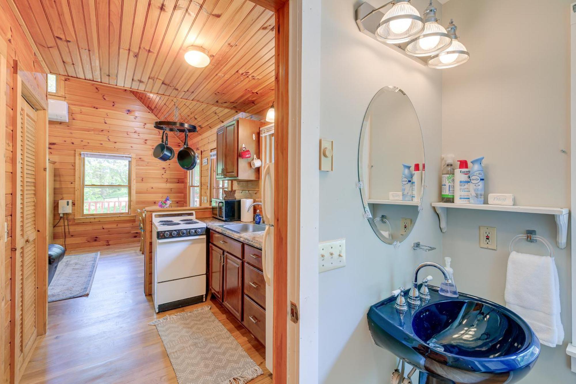 Quaint Blue Ridge Cabin Rental With On-Site Stream! Sparta Eksteriør billede