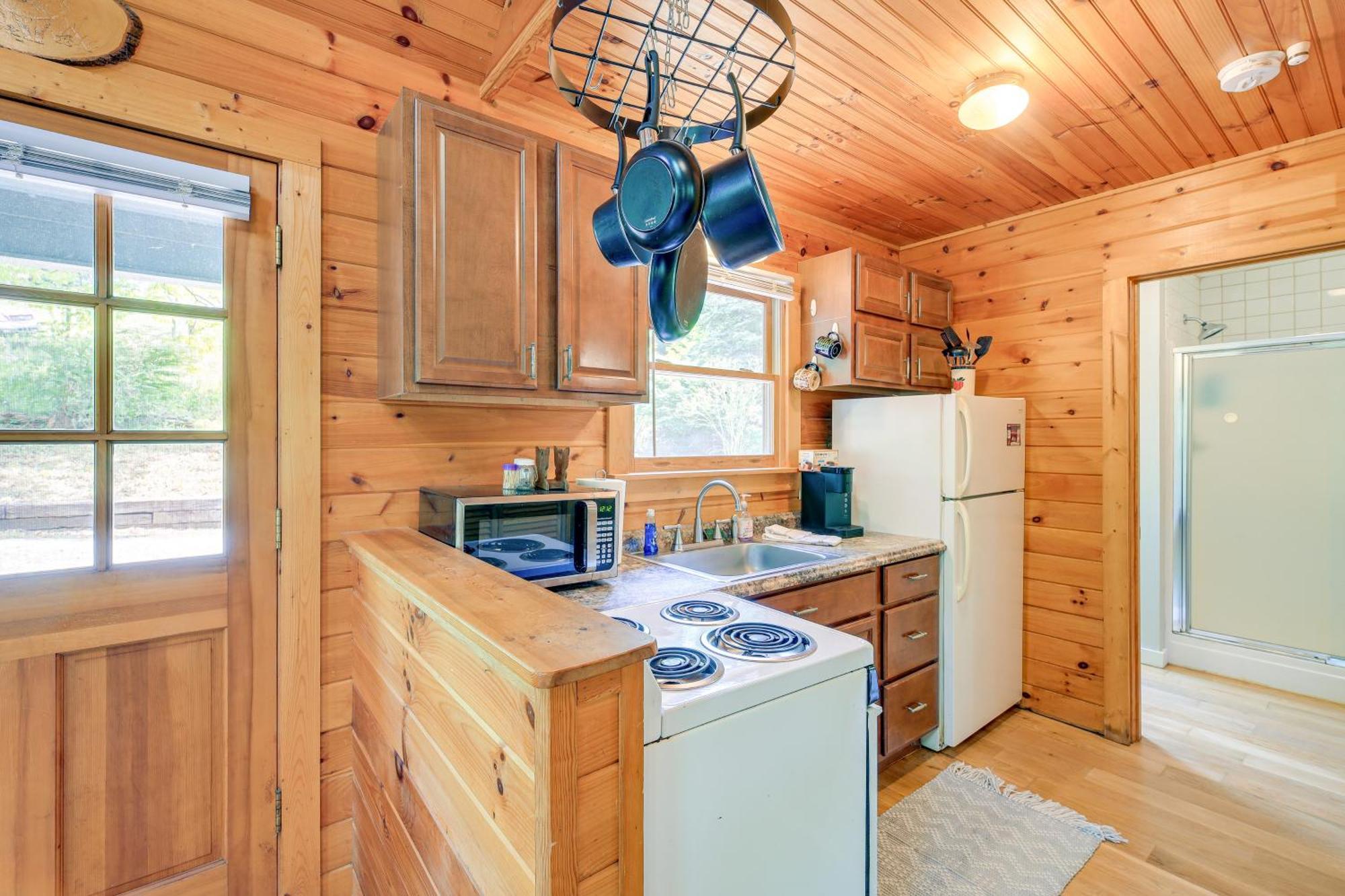 Quaint Blue Ridge Cabin Rental With On-Site Stream! Sparta Eksteriør billede