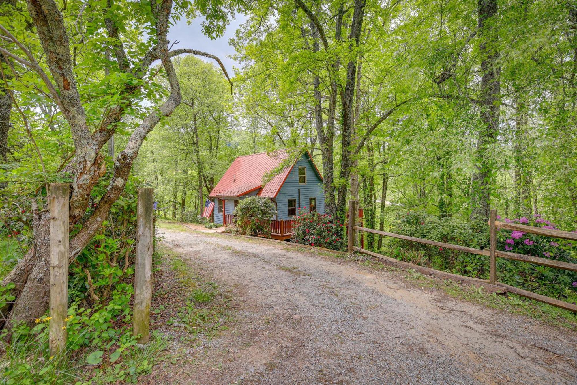 Quaint Blue Ridge Cabin Rental With On-Site Stream! Sparta Eksteriør billede